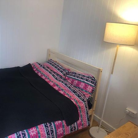 Mini Cabin In A Quiet Area London Ngoại thất bức ảnh