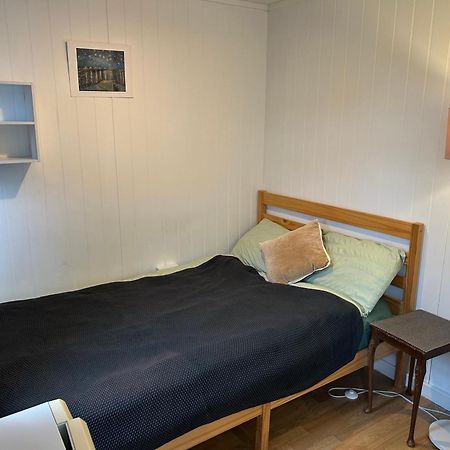 Mini Cabin In A Quiet Area London Ngoại thất bức ảnh