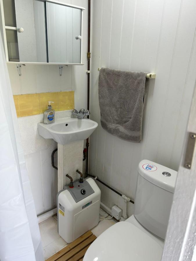 Mini Cabin In A Quiet Area London Ngoại thất bức ảnh