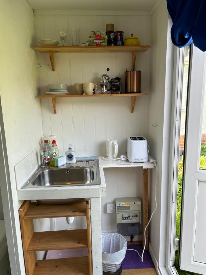 Mini Cabin In A Quiet Area London Ngoại thất bức ảnh