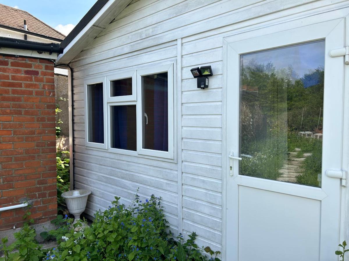 Mini Cabin In A Quiet Area London Ngoại thất bức ảnh