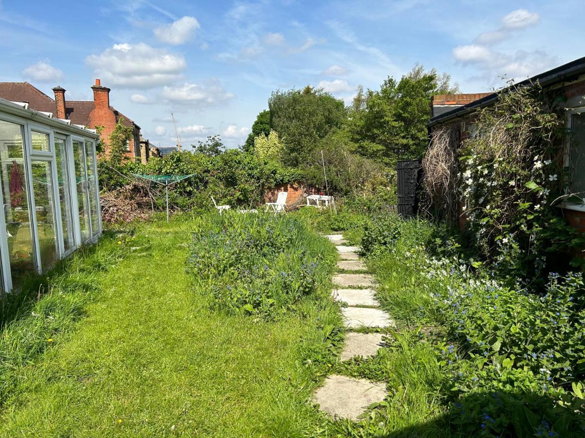 Mini Cabin In A Quiet Area London Ngoại thất bức ảnh